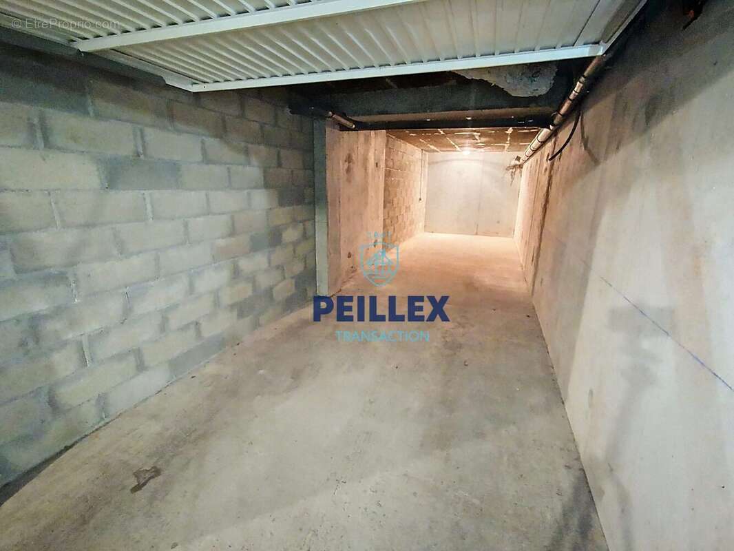 Parking à THONON-LES-BAINS