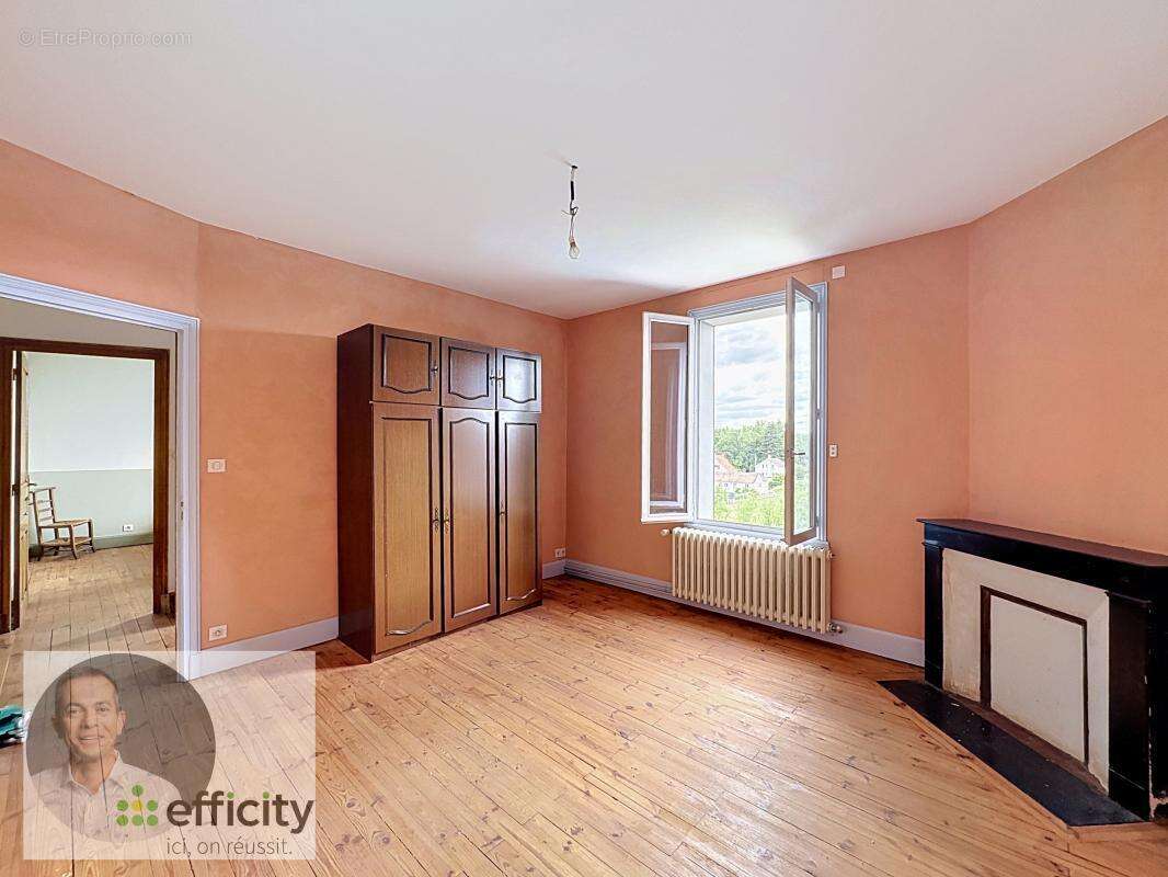 Maison 180 m² à Saint-Yorre  - photo 10