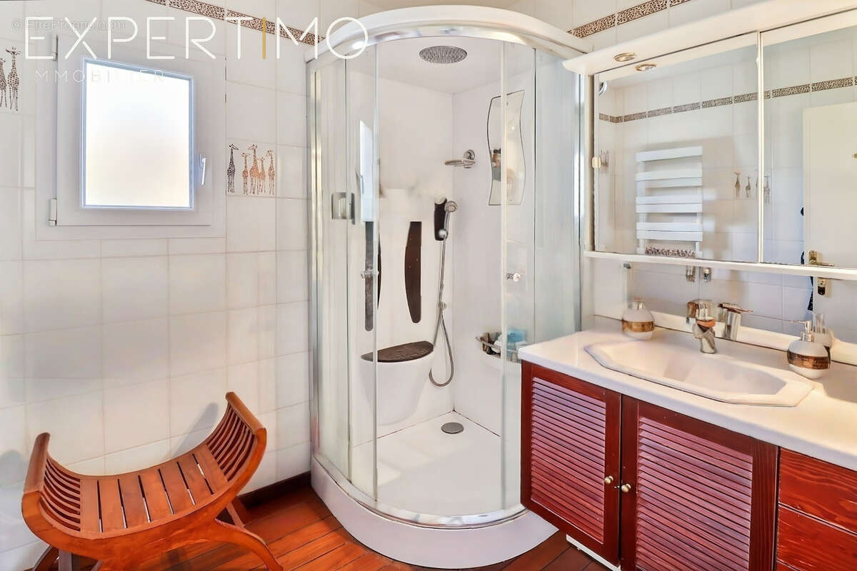 Propriété de caractère  vue mer de l'etage - quartier calme - photo 12