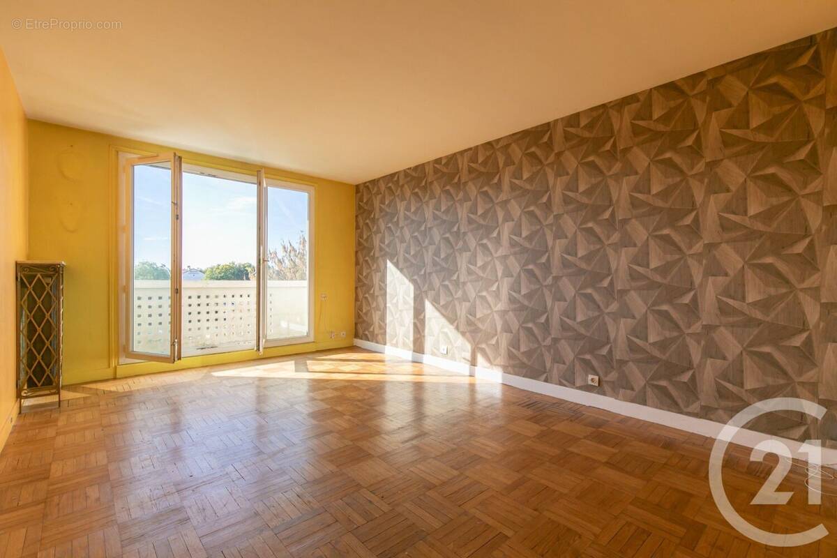 Appartement à SAINT-MAUR-DES-FOSSES