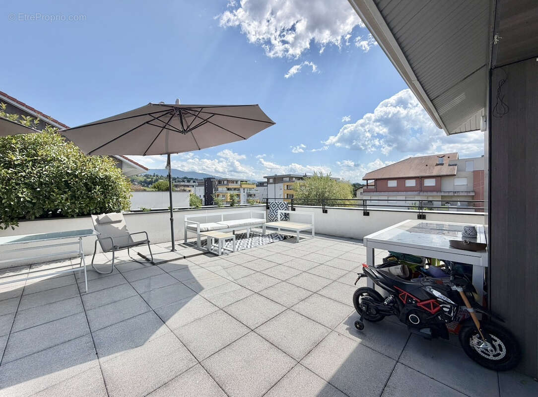 Magnifque attique sur la commune de vetraz monthoux avec grande terrasse garage double et parking prive - photo 2