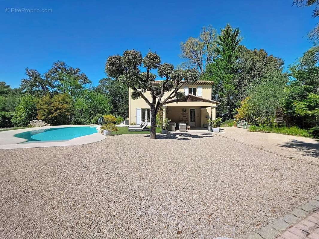 Maison à ROQUEFORT-LES-PINS