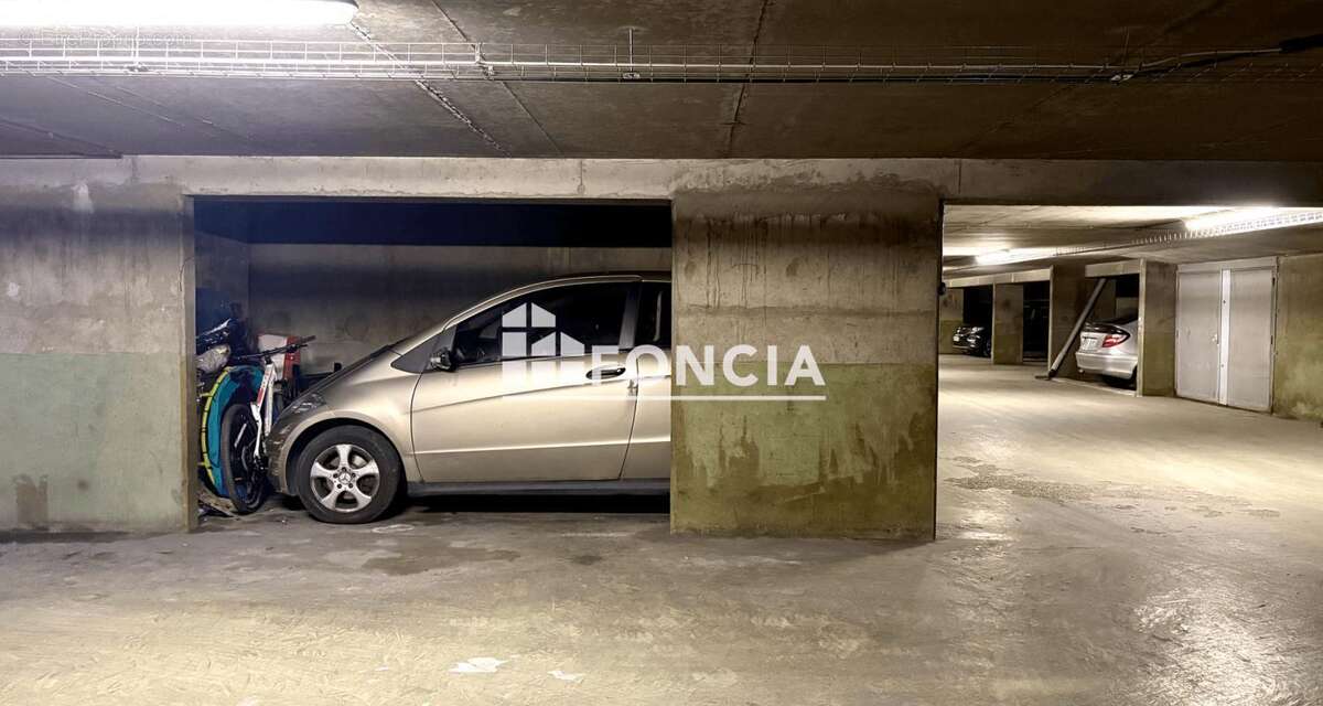 Parking à NEUILLY-SUR-SEINE