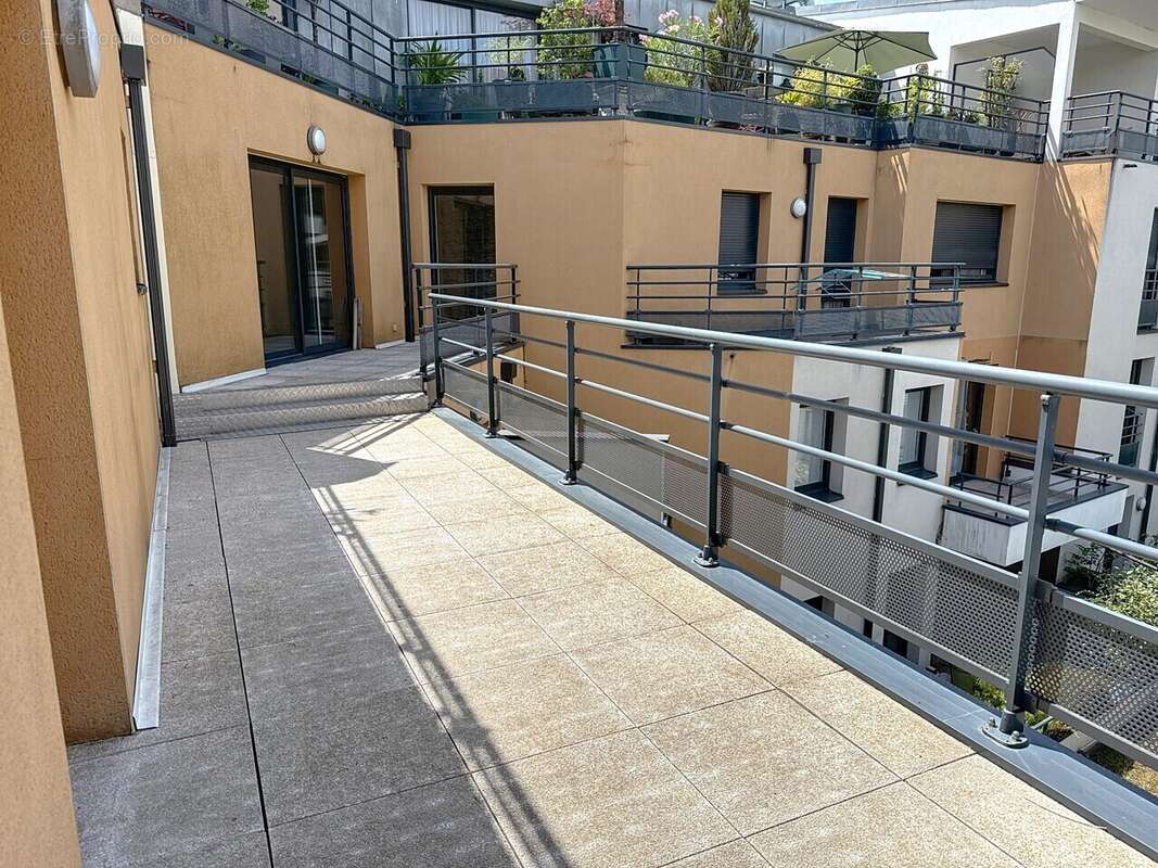 Appartement 59 m² à Limoges  - photo 2