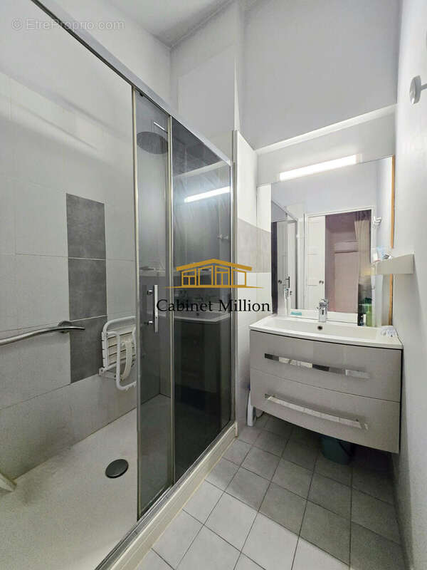 Maison à VIC-LA-GARDIOLE