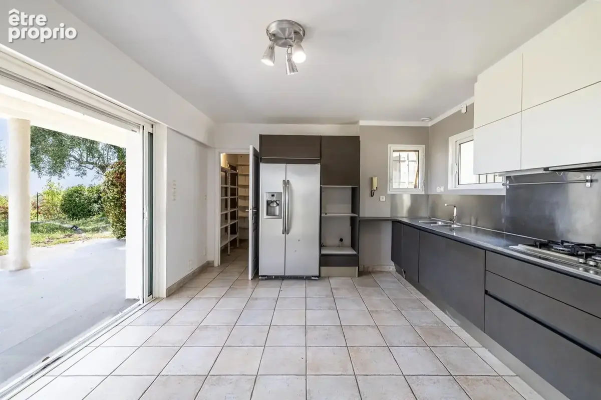 Nice - Gairaut - Propriété 8 pièces de 290m², sur 2294m² de terrain avec piscine et vues panoramiques mer - photo 6