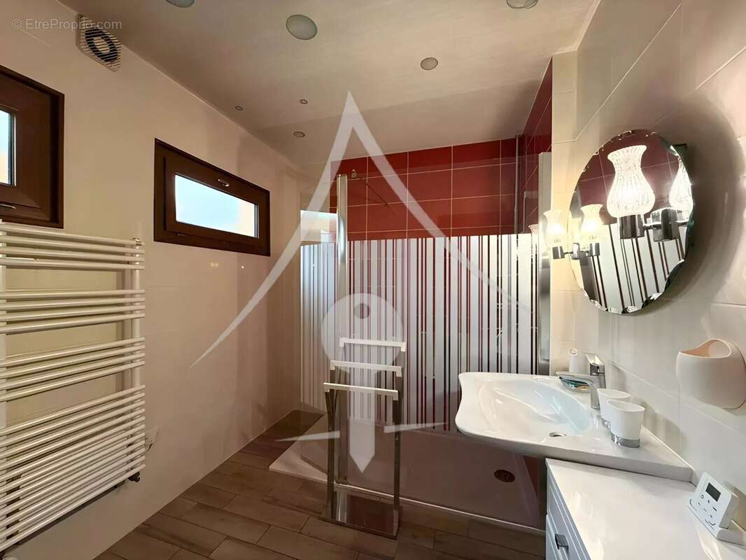 Maison à LAVERNOSE-LACASSE