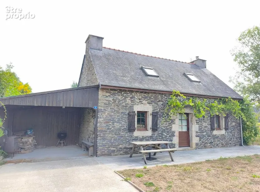 Maison à CHATEAUNEUF-DU-FAOU