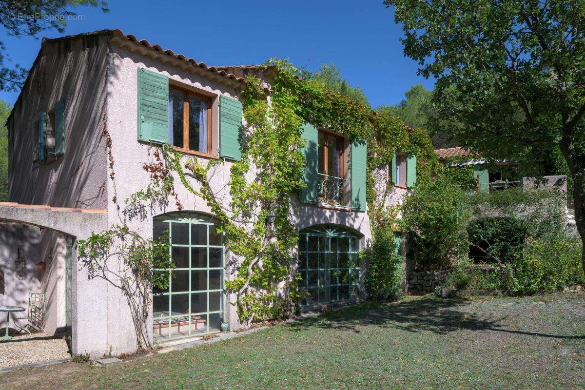 Maison 265 m² à Rognes  - photo 6