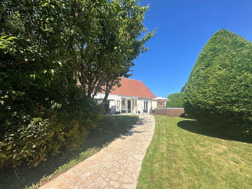 Maison à SAINTE-GENEVIEVE