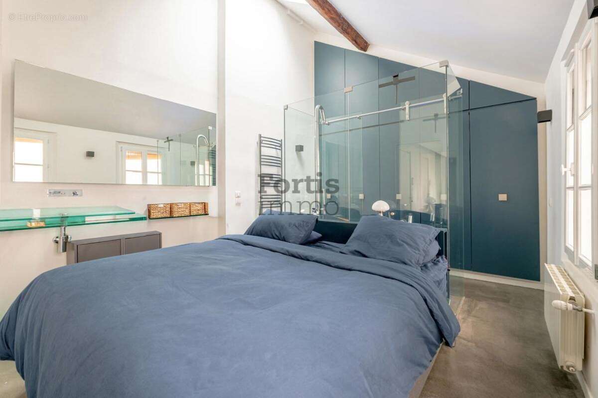 Appartement à PARIS-3E