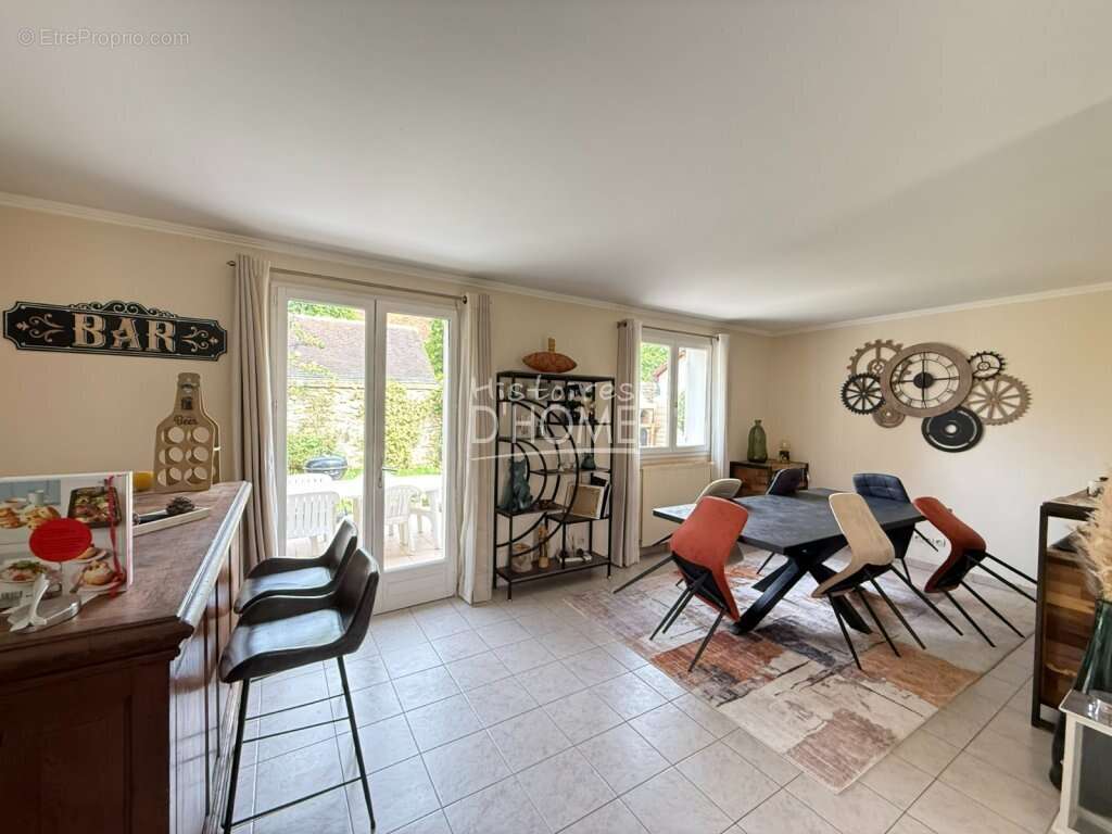 LIVERDY-EN-BRIE – Belle maison de maçon indépendante avec sous-sol total et jardin de 837 m² - photo 8