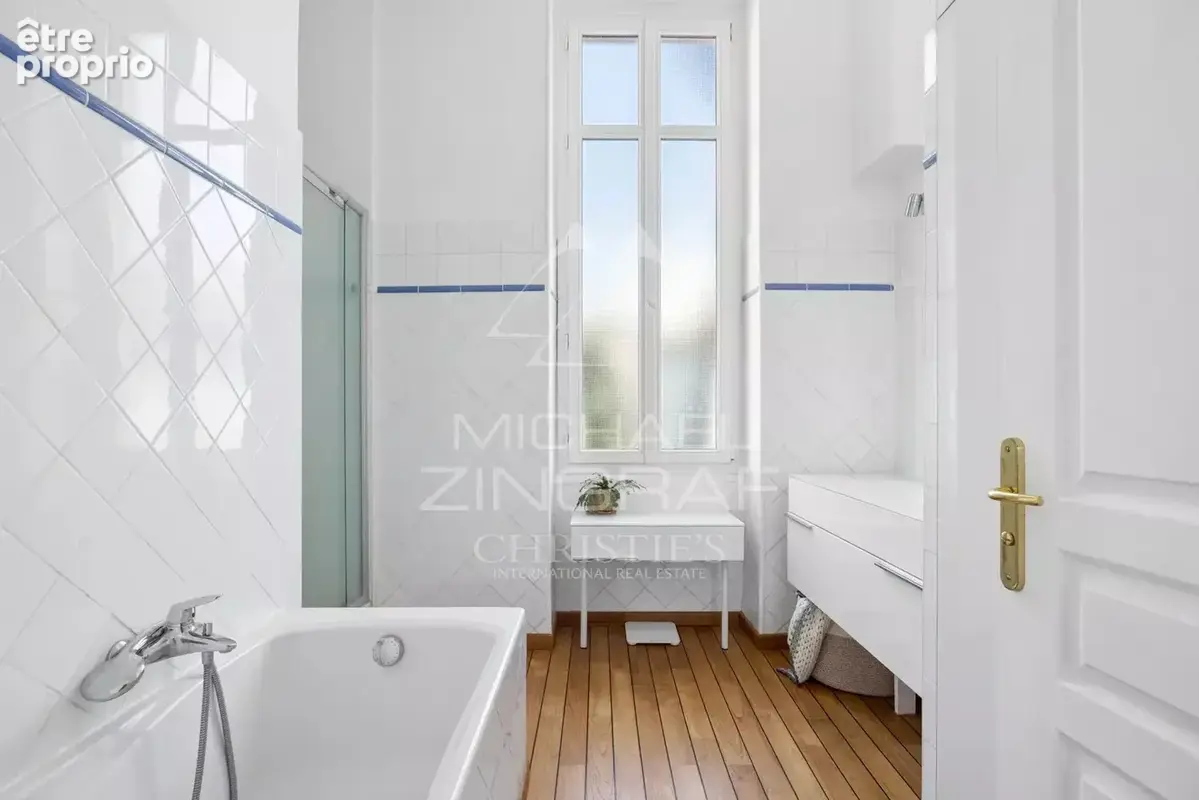 Bel appartement plein de charme, situé dans un élégant immeuble ancien de caractère - photo 12