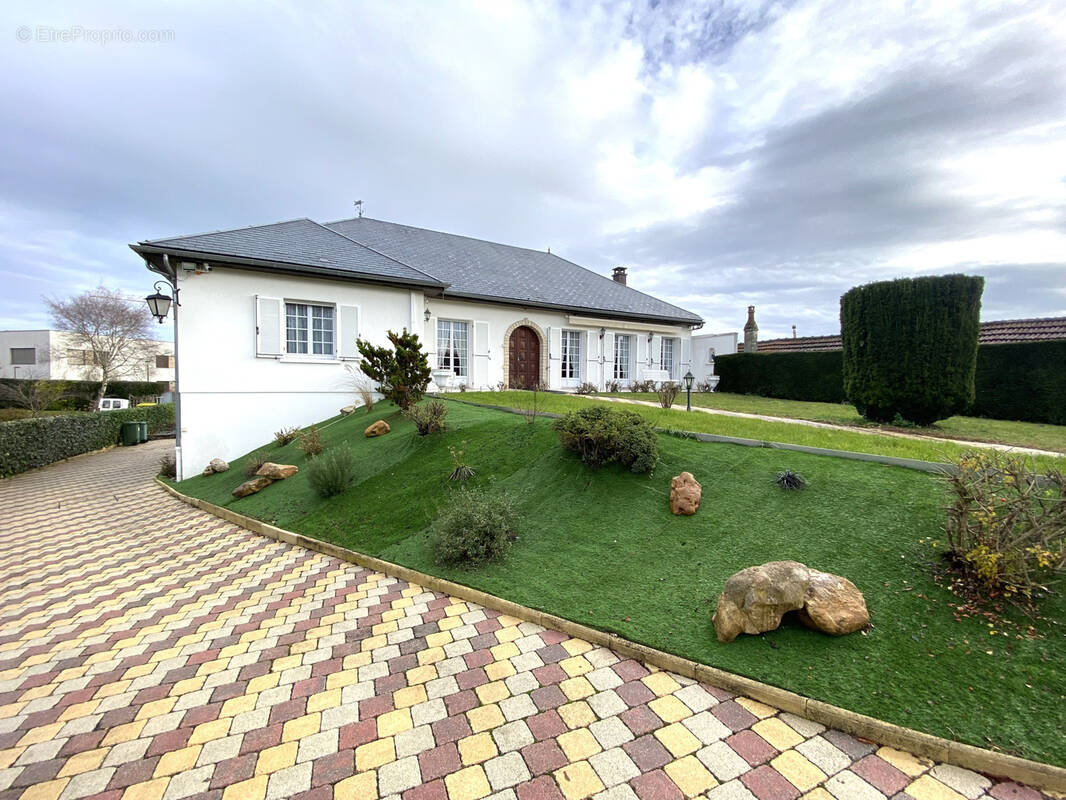 Maison à SAINT-JULIEN-LES-VILLAS