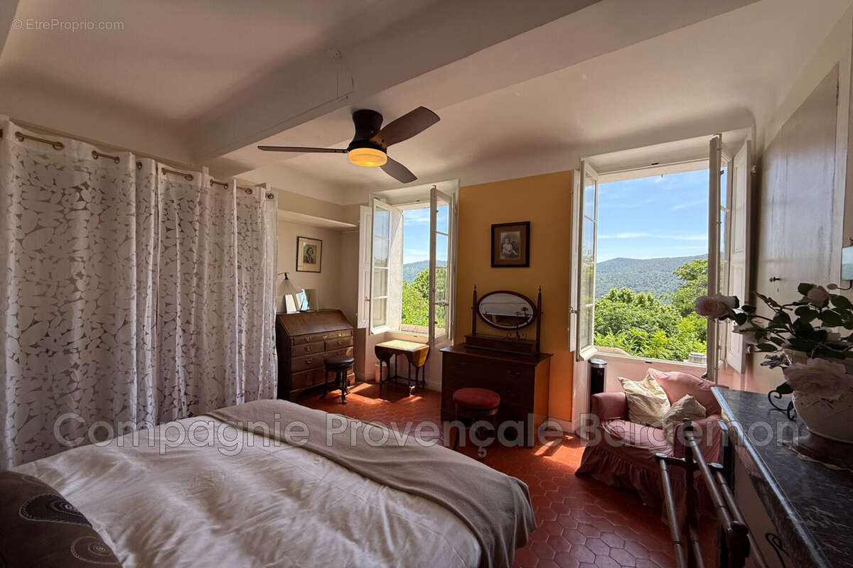 Appartement à BARGEMON