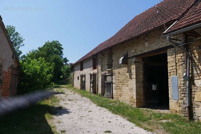Terrain à POUILLY-EN-AUXOIS