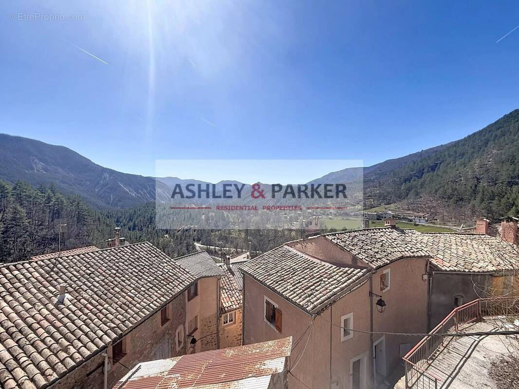 Appartement à SAUSSES