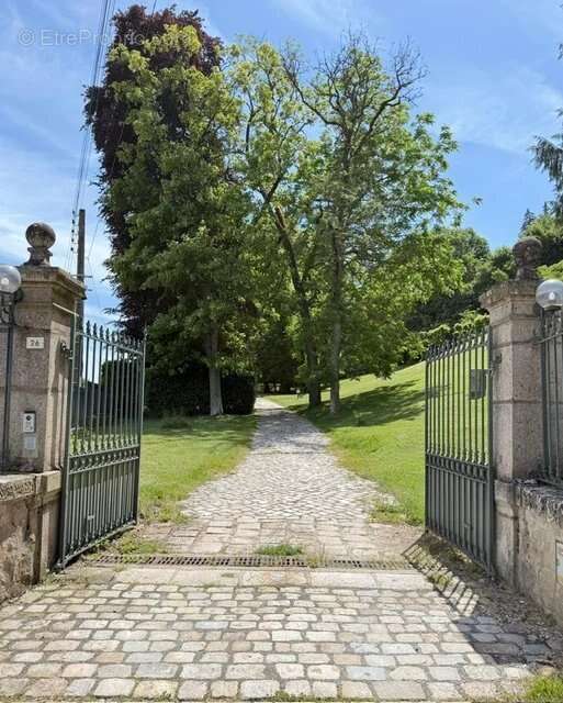 Maison à SAINT-BONNET-LE-CHATEAU