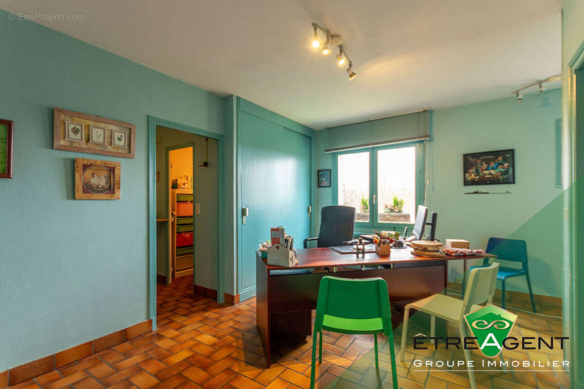 Commerce à LA NEUVE-LYRE