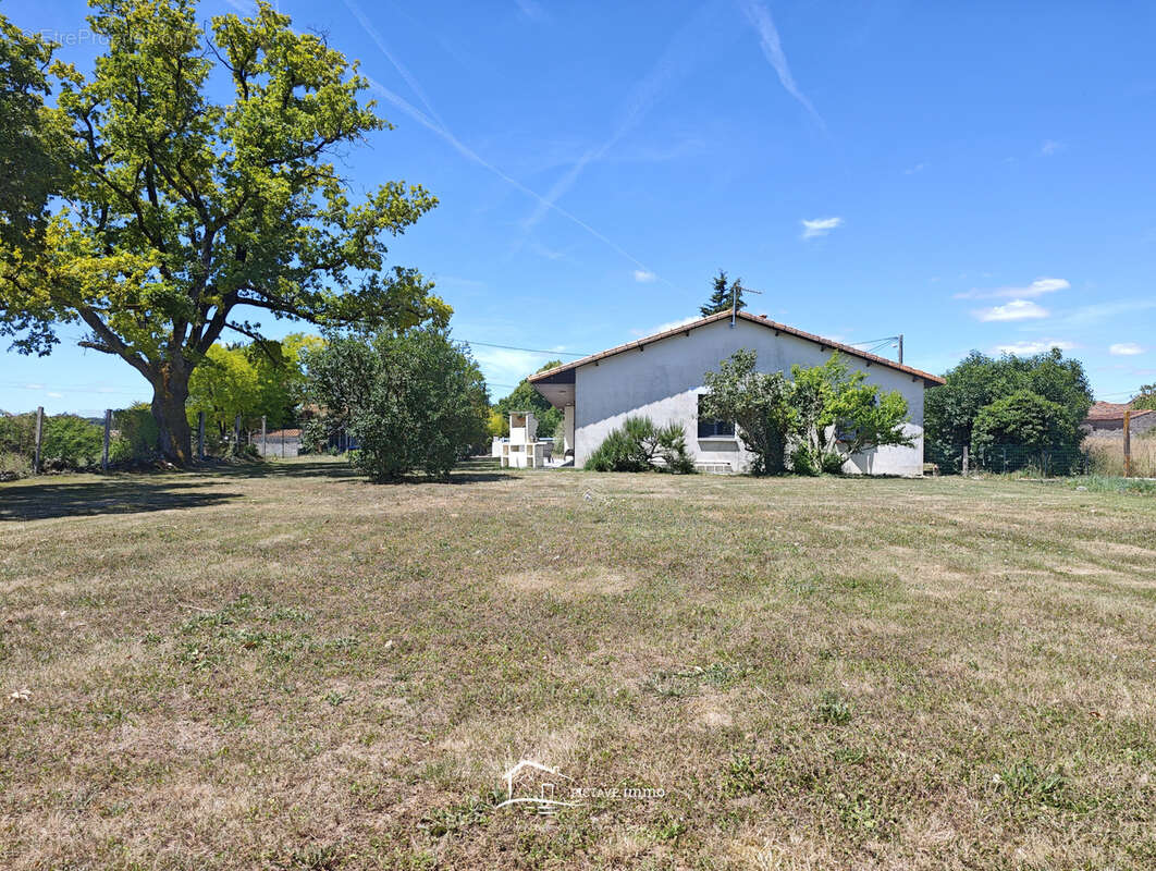 Maison à LOUBIGNE
