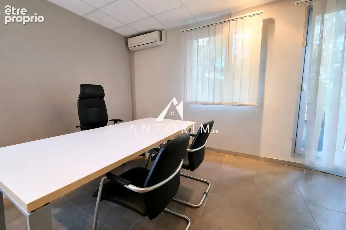 Beau local commercial - DIDIER - Centre d'Affaires PLAZA - photo 8