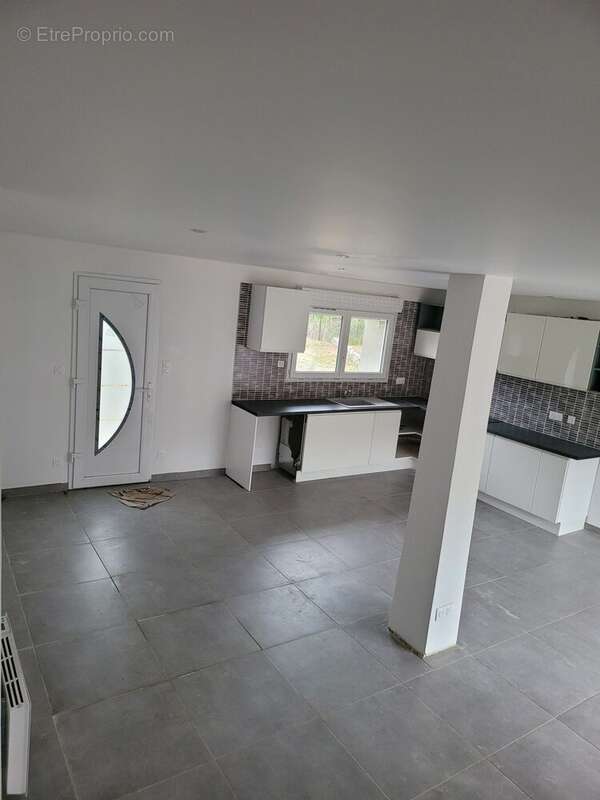 Maison à SAINT-JUST-LE-MARTEL