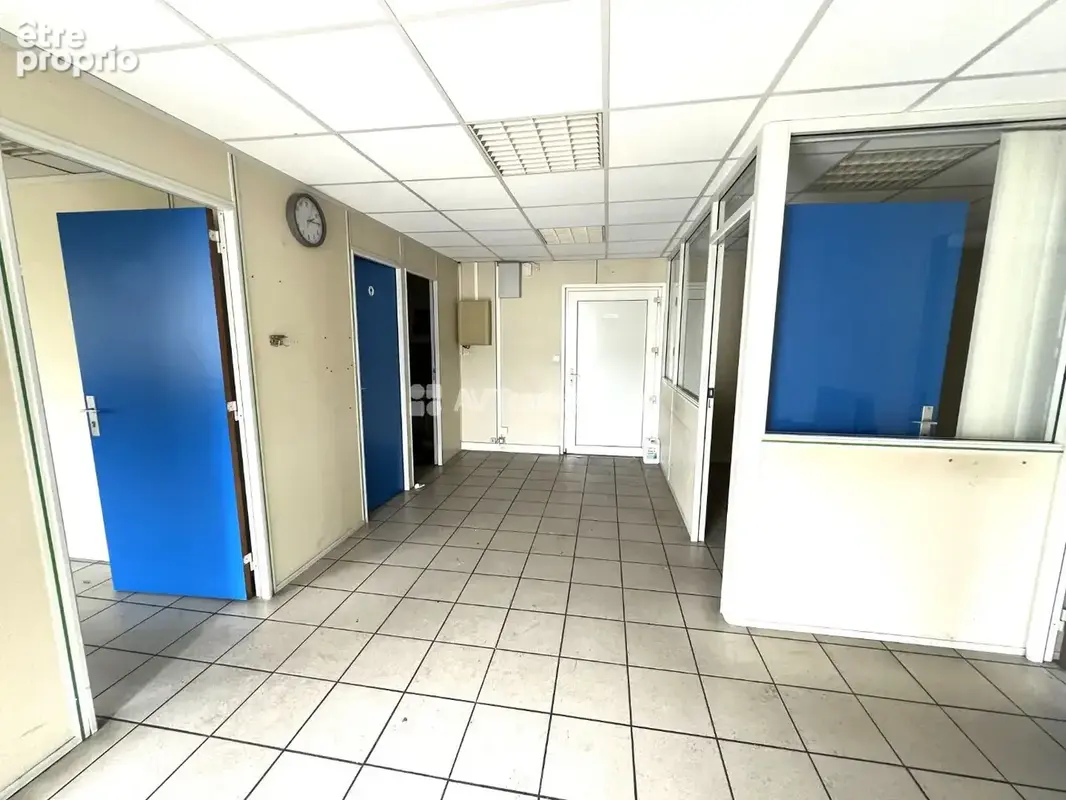 Commerce 915 m² à vendre à Douains (27120) - photo 3