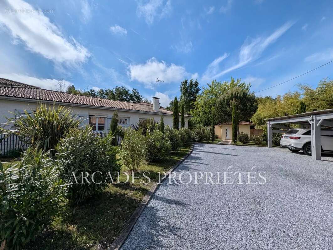 Maison à SAINT-SULPICE-ET-CAMEYRAC