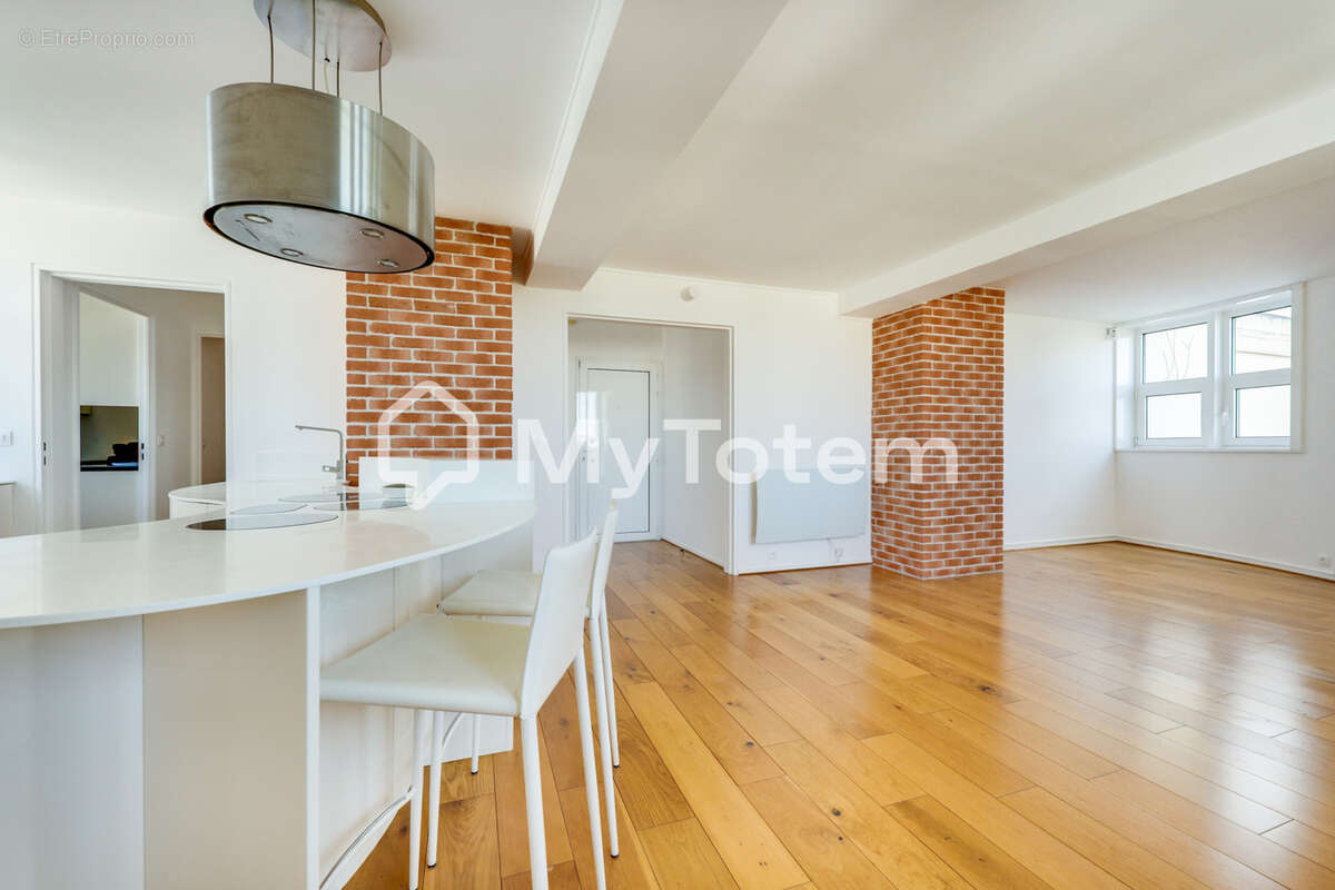 Appartement à COURBEVOIE