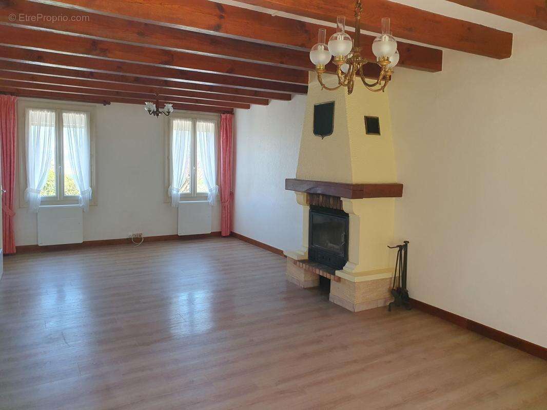 Maison à VILLEMANOCHE