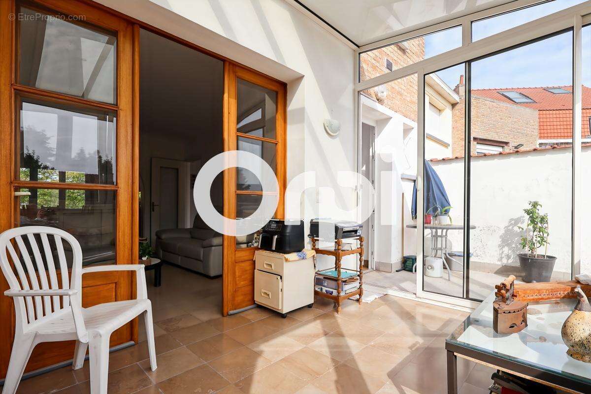 Maison 5 chambre(s), garage, buanderie, cuisine d'été, véranda, cave, jardin et terrasse exposés sud-ouest à ROSENDAËL (59240) - photo 5