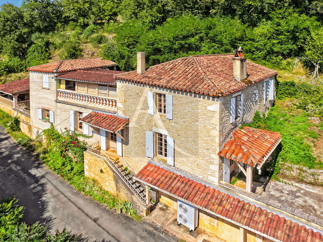 Maison à BLANQUEFORT-SUR-BRIOLANCE