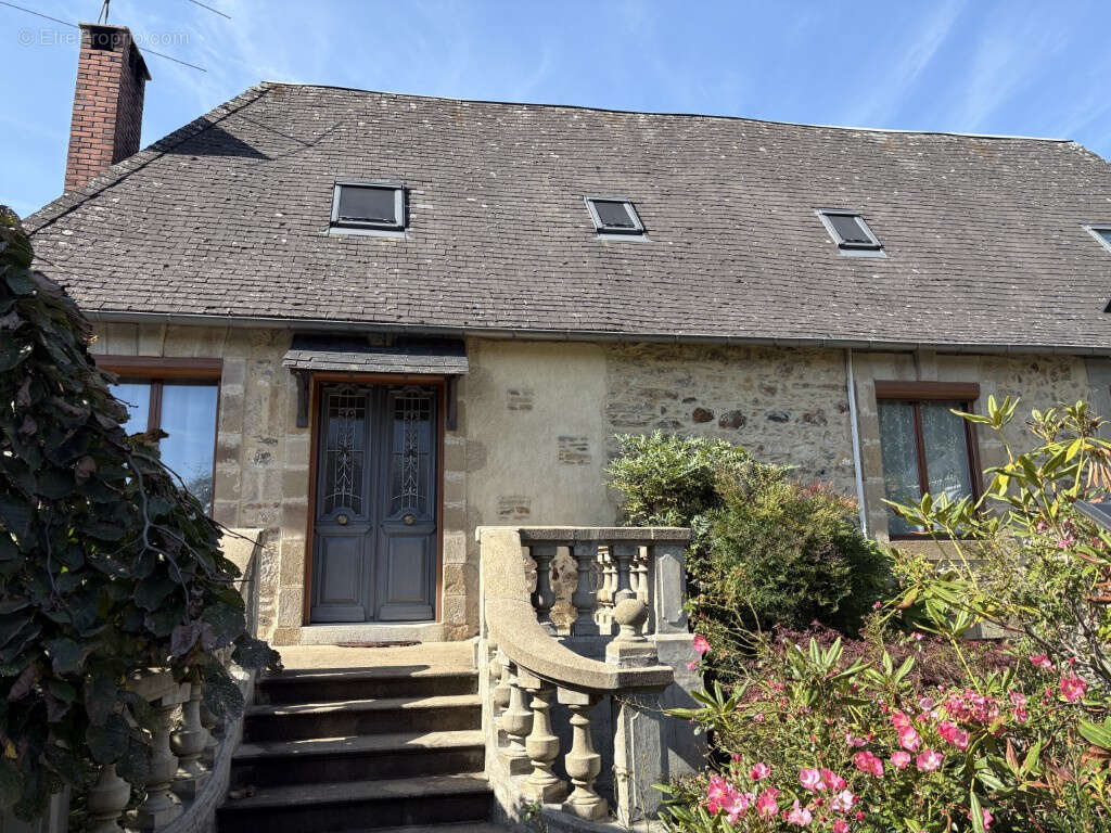 Maison à ARNAC-POMPADOUR