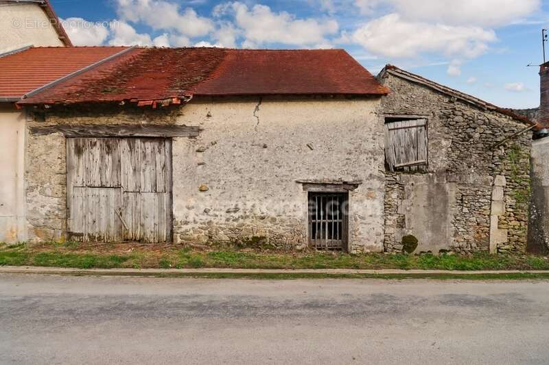 Maison à DOMPIERRE-LES-EGLISES