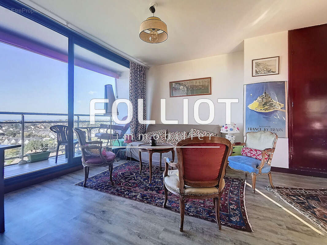 Appartement à JULLOUVILLE