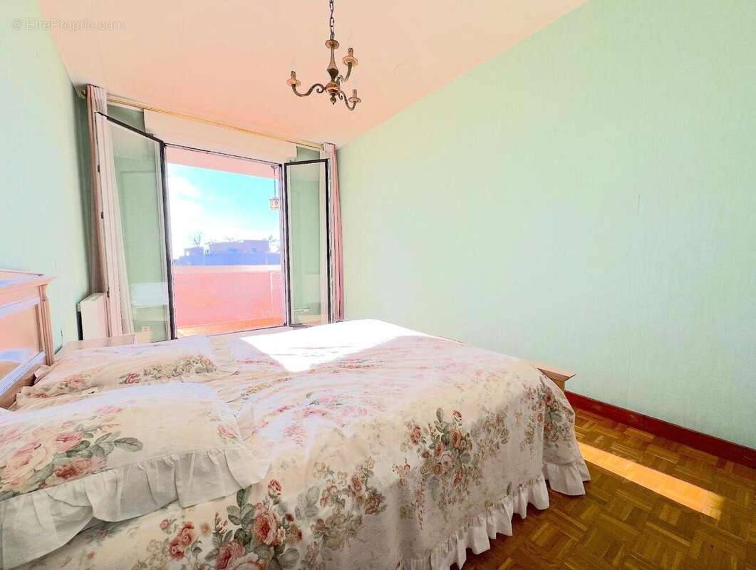   - Appartement à DECINES-CHARPIEU