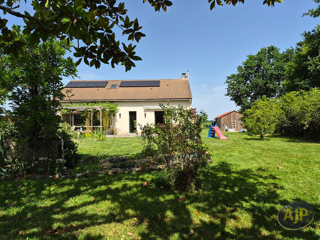 Maison à SAINT-COLOMBAN
