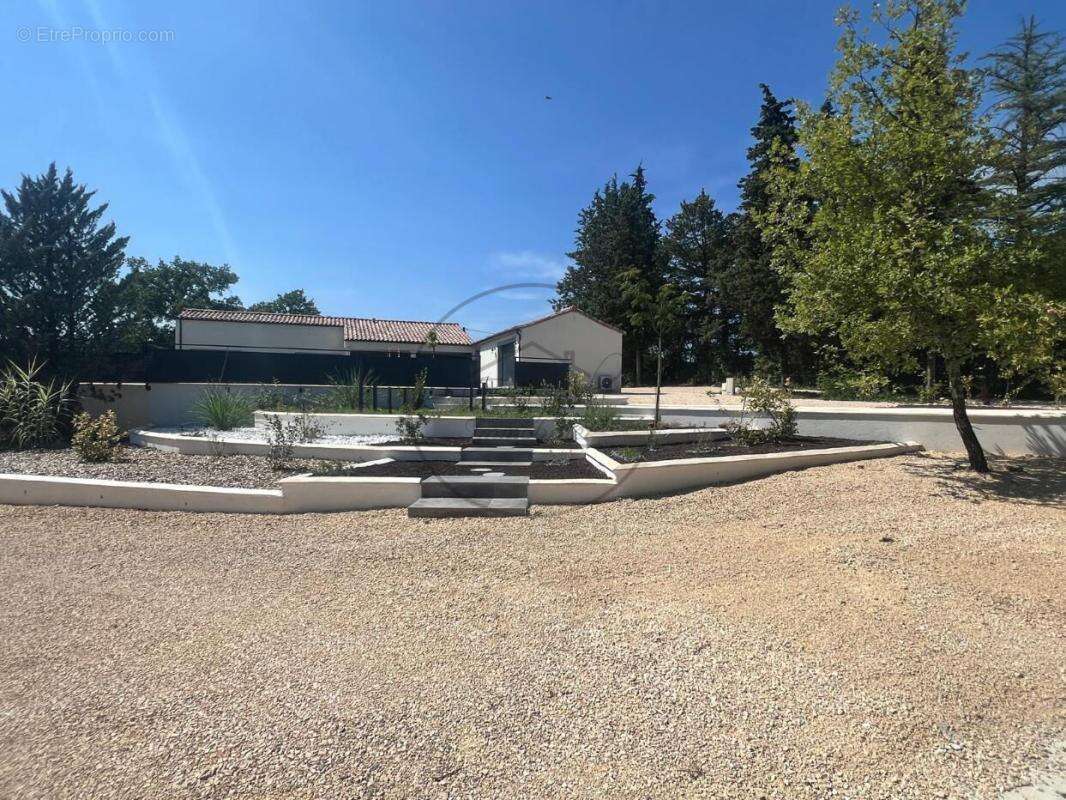 Maison neuve de plain-pied avec piscine ! un cadre de vie privilégié ! - photo 6
