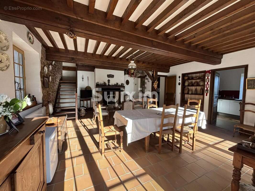 Maison à LA ROCHE-EN-BRENIL
