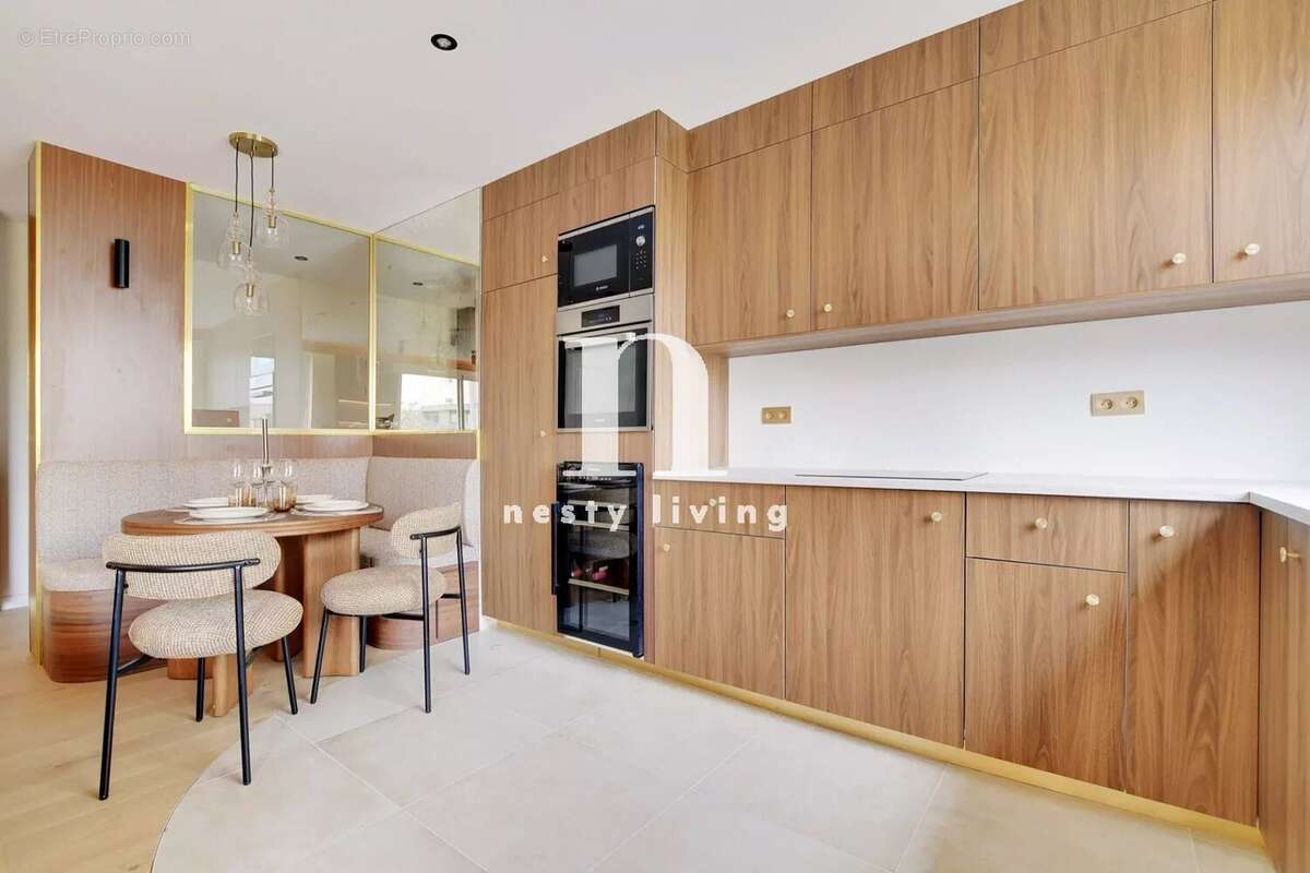 Appartement à PARIS-16E