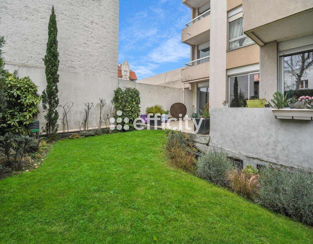Appartement à COURBEVOIE