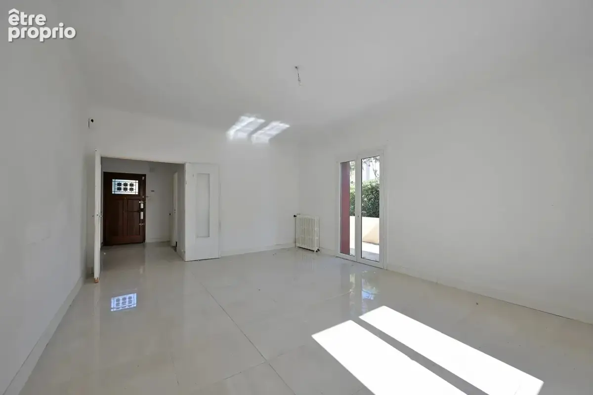 Maison de plain-pied 80 m² avec jardin et garage – Quartier prisé des Alyscamps! - photo 8