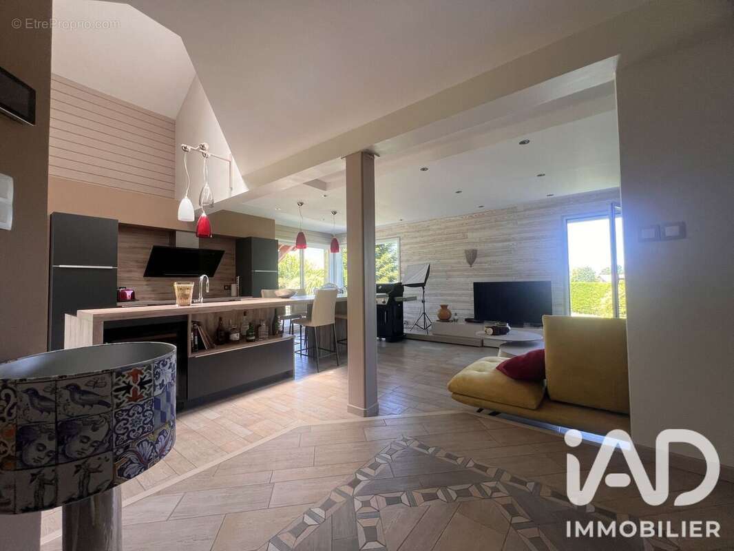 Maison 150 m² à Saint-Maximin  - photo 8