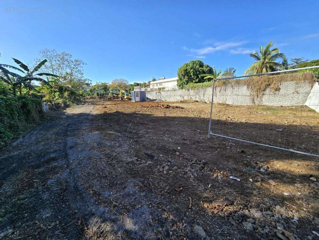 Terrain à SAINT-PIERRE