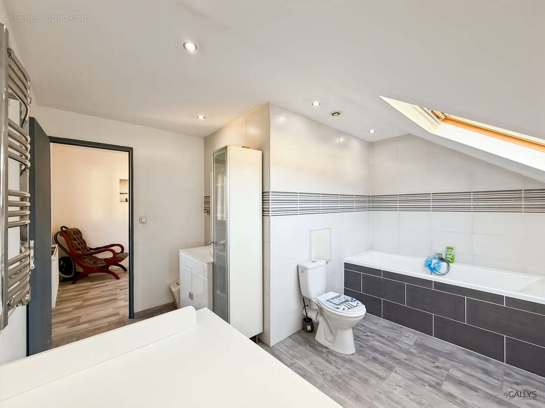 Maison à ARS-SUR-MOSELLE