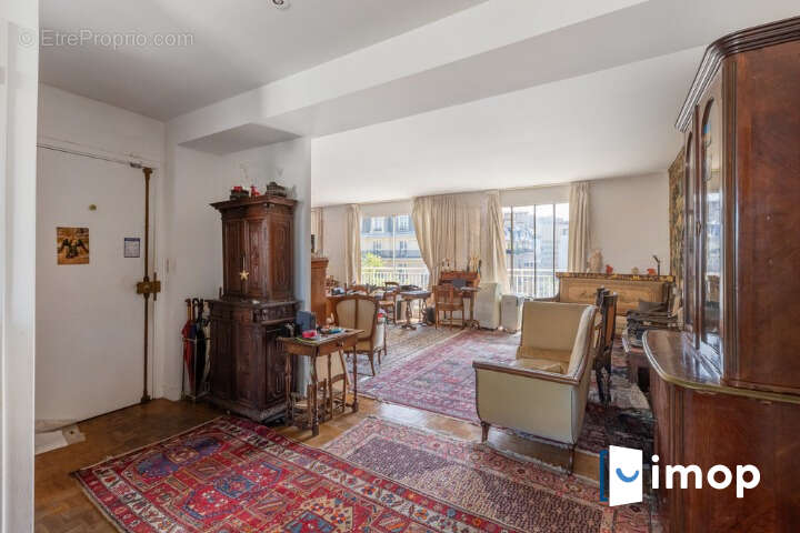 Appartement à PARIS-17E