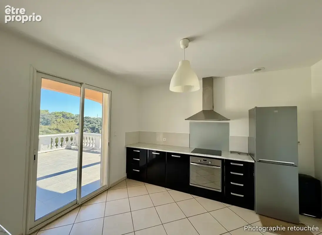 Saint-Gilles, villa dans un ensemble immobilier, T5 de plain pied lumineux avec jardin et terrasse - photo 7