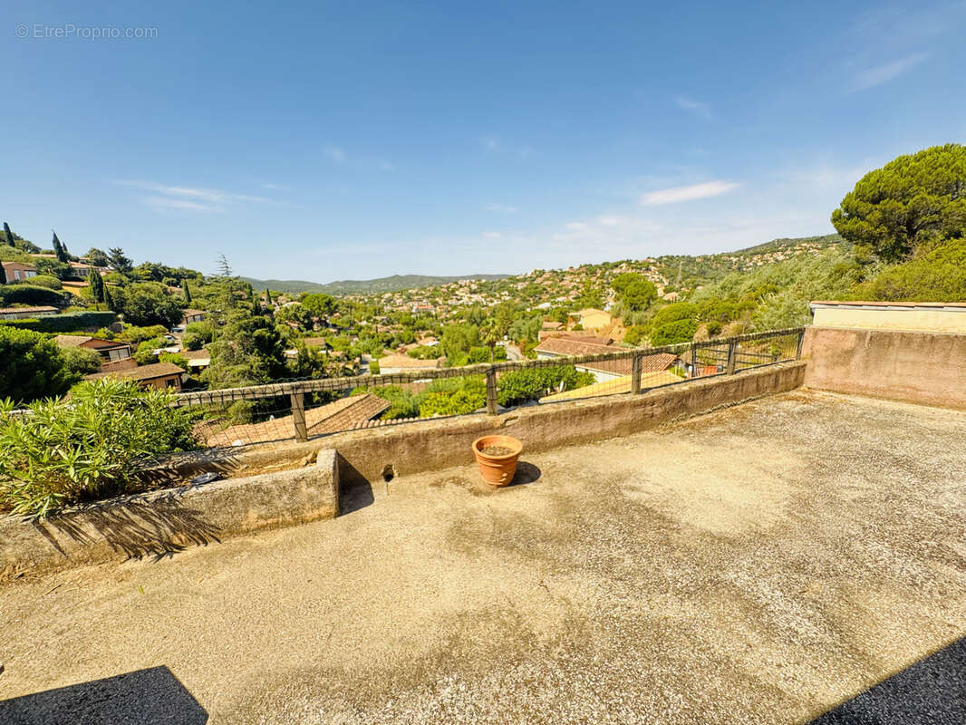 Terrain à BORMES-LES-MIMOSAS