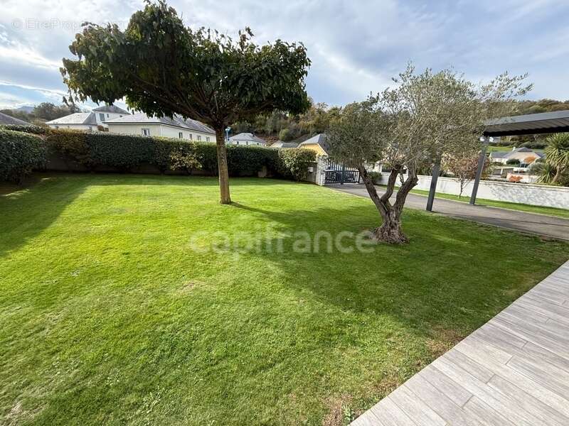 Maison à POUEYFERRE