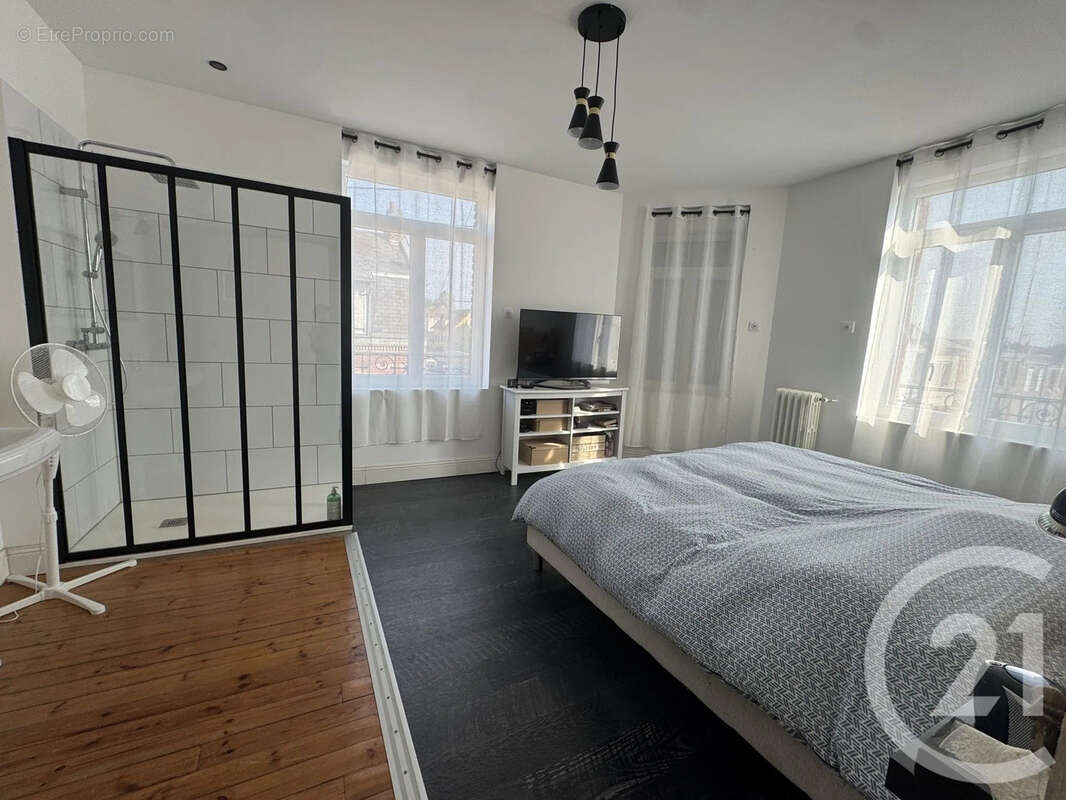 Maison 245 m² à Saint-Quentin  - photo 9